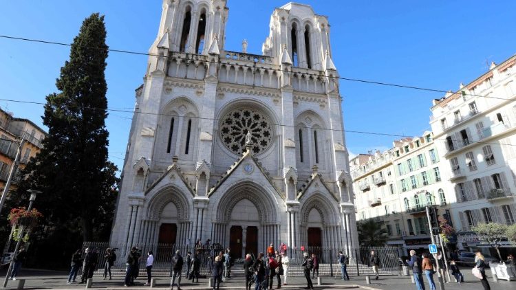 ĐTC lên án vụ tấn công nhà thờ chính tòa Nice và cầu nguyện cho các nạn nhân