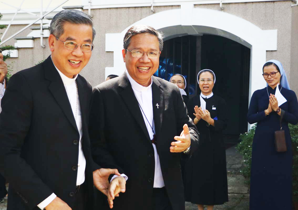 Đại diện Tổng Giáo phận Sài Gòn đón Tân Tổng Giám mục Giuse Nguyễn Năng
