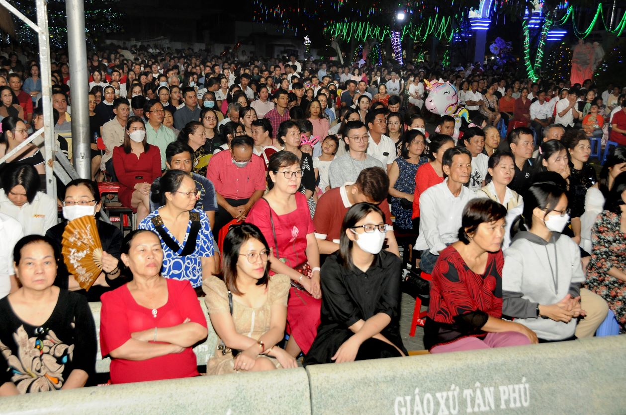 Giáo xứ Tân Phú: Mừng Chúa Giáng Sinh đêm 24-12-2023