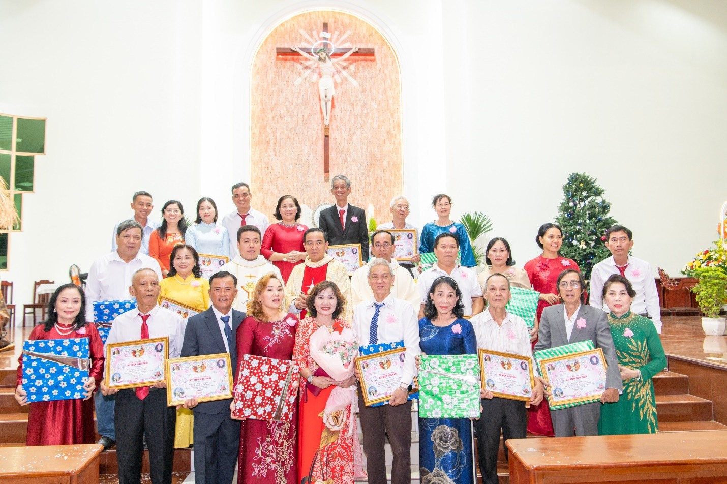 Giáo xứ Lam Sơn: Lễ Thánh Gia Thất, mừng bổn mạng Giáo khu IV, kỷ niệm 12 đôi hôn phối