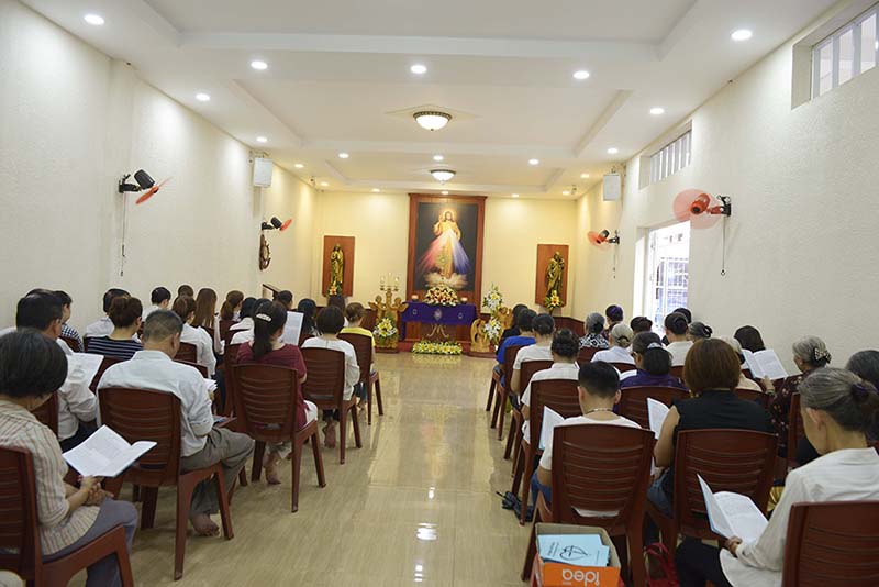 Giáo xứ Trung Chánh: Thánh lễ khai mạc giờ chầu '24 giờ cho Chúa'