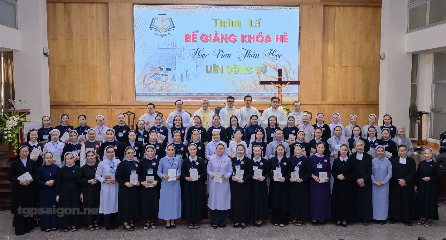 Thánh lễ bế giảng khóa Thần Học hè 2025: ra đi với "hai tấm bia" trên hành trình đức tin