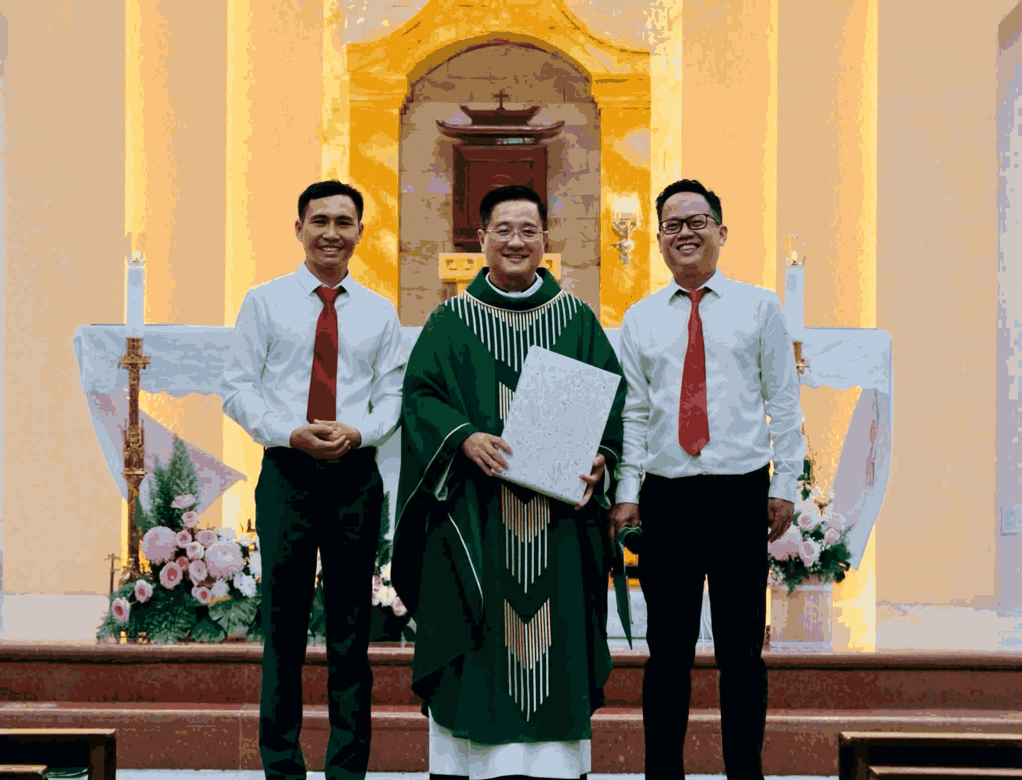Giáo xứ Phú Hạnh: Thánh lễ Tạ ơn, chia tay linh mục Phó xứ Micae nhận sứ vụ mới