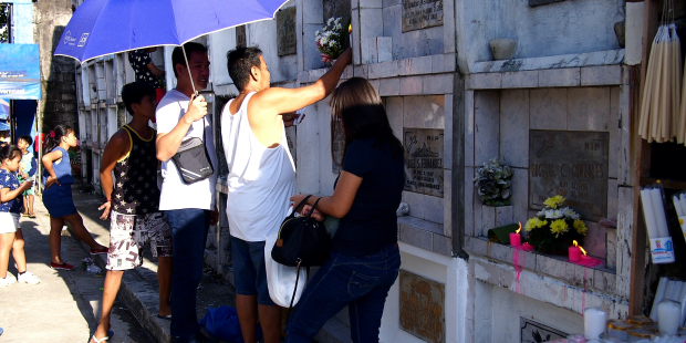 Người Philippines lên mạng thay vì đến nghĩa trang trong ngày lễ Các Đẳng Linh Hồn năm nay