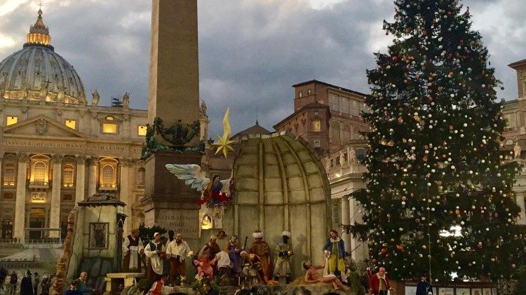 Ngày 11/12, mở và thắp sáng hang đá và cây thông Giáng sinh tại quảng trường thánh Phê-rô