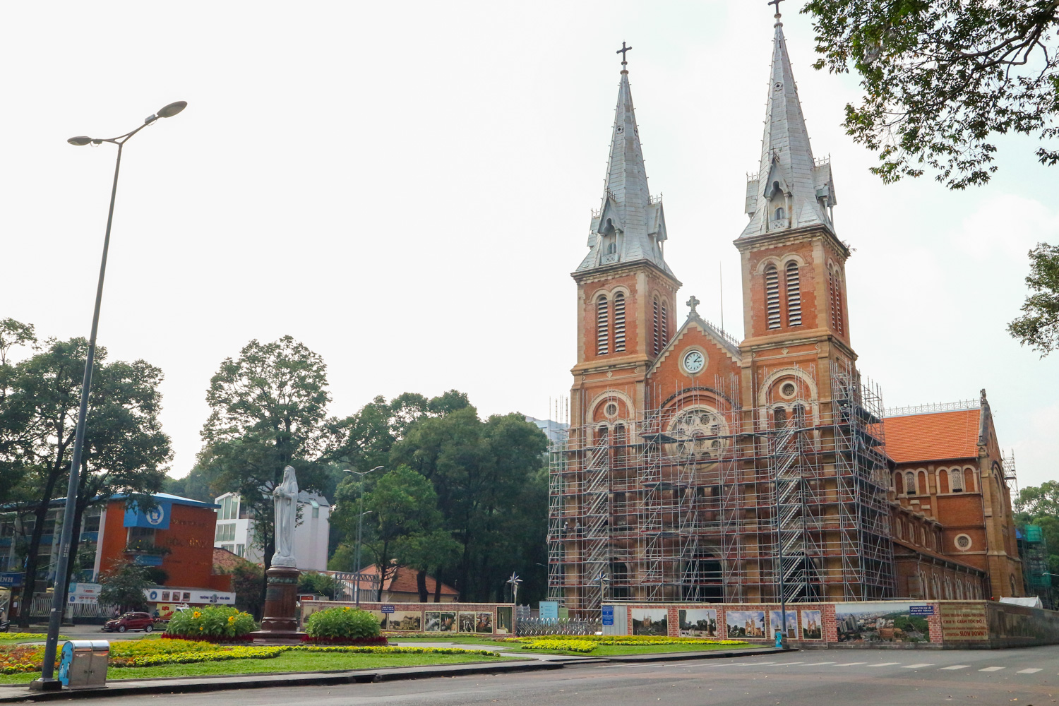 Trùng tu nhà thờ Đức Bà Sài Gòn: Thông tin về nhóm lừa đảo