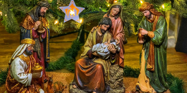 Hãy cùng chiêm ngưỡng những bức tranh tuyệt đẹp của giải cuộc thi Hang đá Giáng Sinh 2019 và chìm đắm trong không gian linh thiêng của ngày lễ thiêng liêng này. Những tác phẩm nghệ thuật tinh xảo chắc chắn sẽ mang đến cho bạn cảm hứng và niềm vui đặc biệt trong mùa Giáng Sinh này.