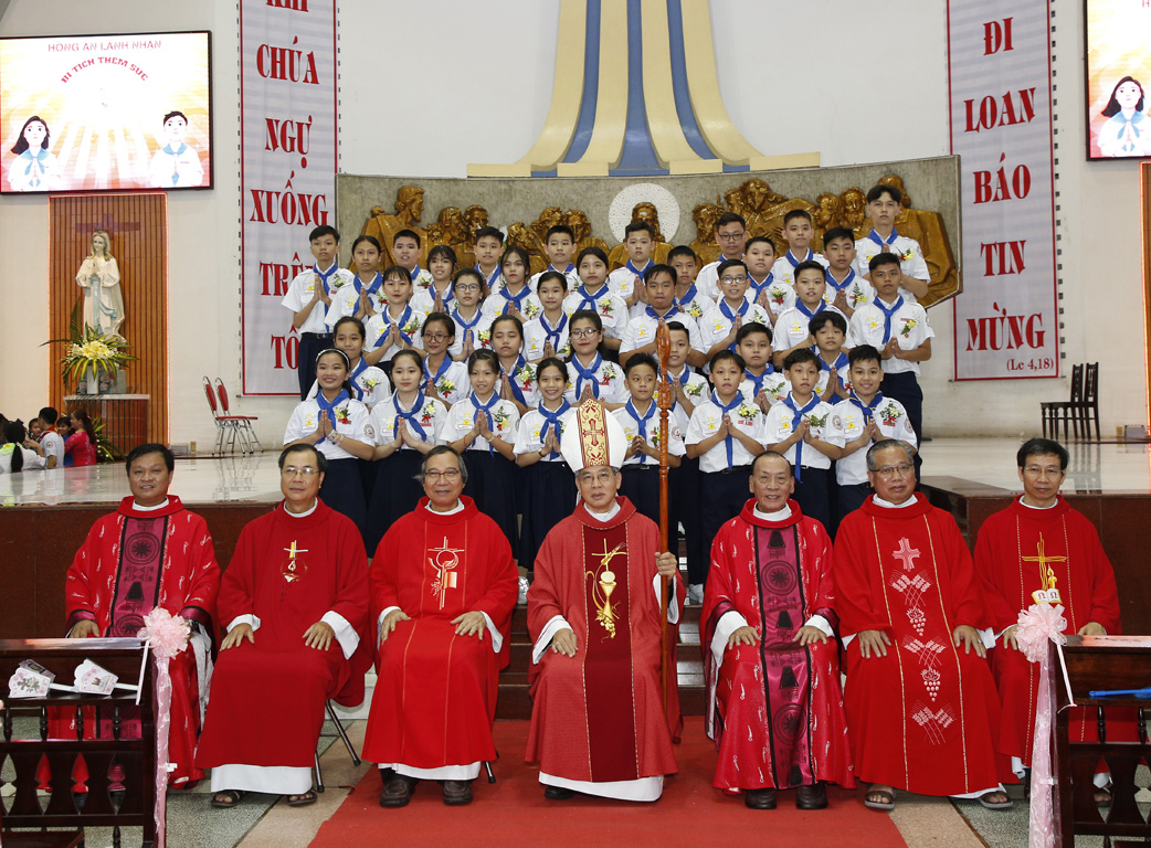Giáo xứ Tân Hương: Lễ ban Bí tích Thêm Sức ngày 24-7-2020