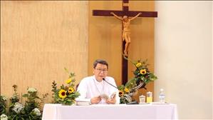 ĐGM Phêrô Nguyễn Văn Khảm thuyết trình "Làm việc Tông đồ với Hội Thánh" trong Khóa Thường Huấn cho các nữ tu