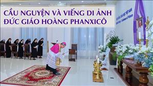 Cầu nguyện và viếng di ảnh Đức Giáo hoàng Phanxicô tại Văn phòng Hội Đồng Giám Mục Việt Nam