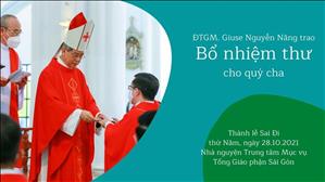 ĐTGM Giuse Nguyễn Năng trao Bổ nhiệm thư cho quý cha trong thánh lễ Sai Đi