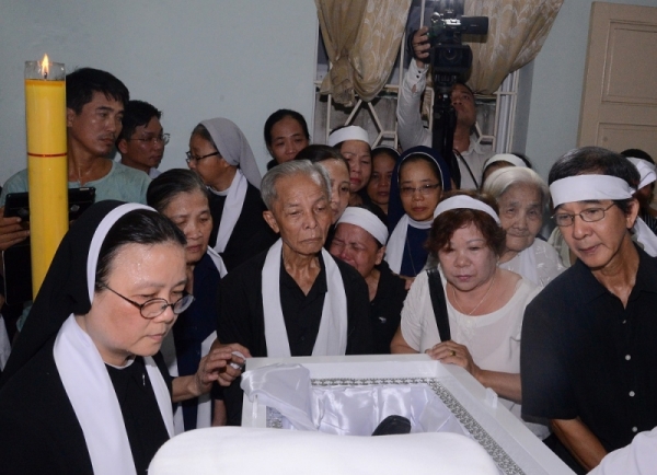  Linh tông, huyết tộc bên linh cữu Đức Ông