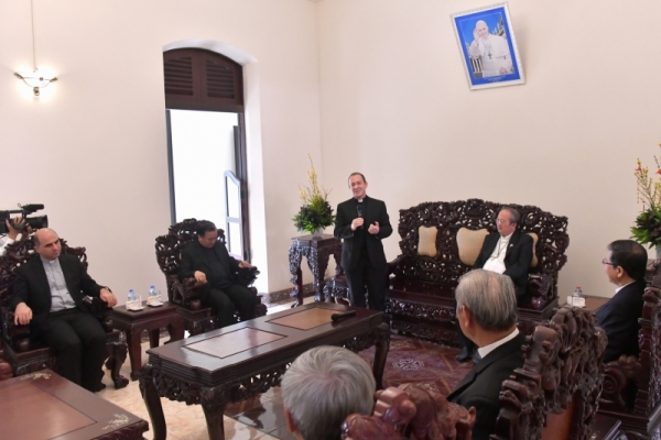 Phái đoàn Bộ Ngoại Giao của Tòa Thánh thăm TGP Sài Gòn
